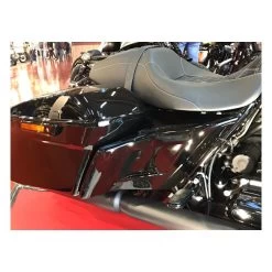 Cult-Werk Turn Signal Bracket Set Front-TUV | Black 18-20 Softail -Motoronderdelen Winkel cult werk side covers custom 09 20 touring choose